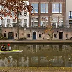 4P Unique Canal Apartment A Location In Utrecht