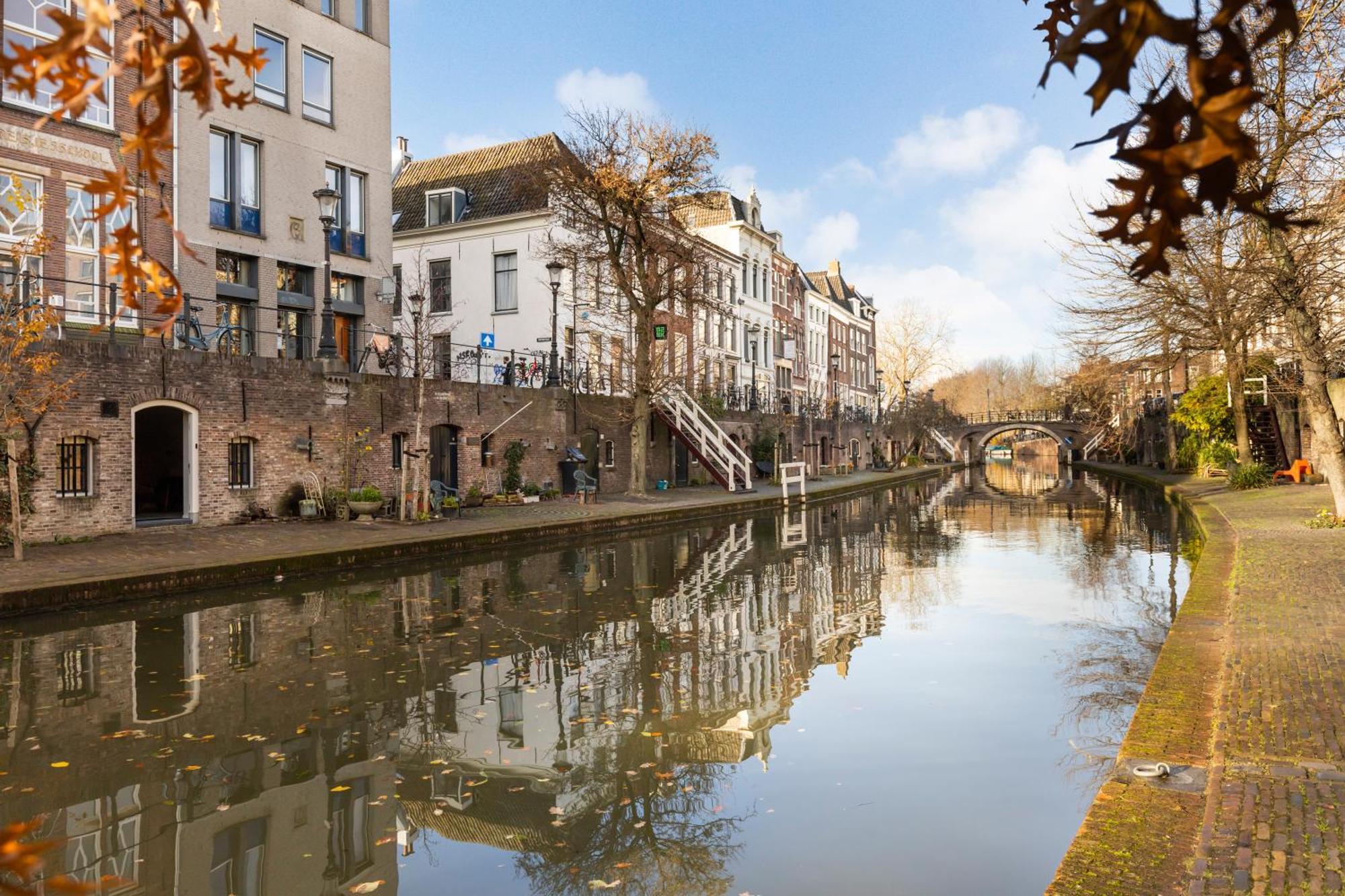 4p Unique Canal A Location In Utrecht