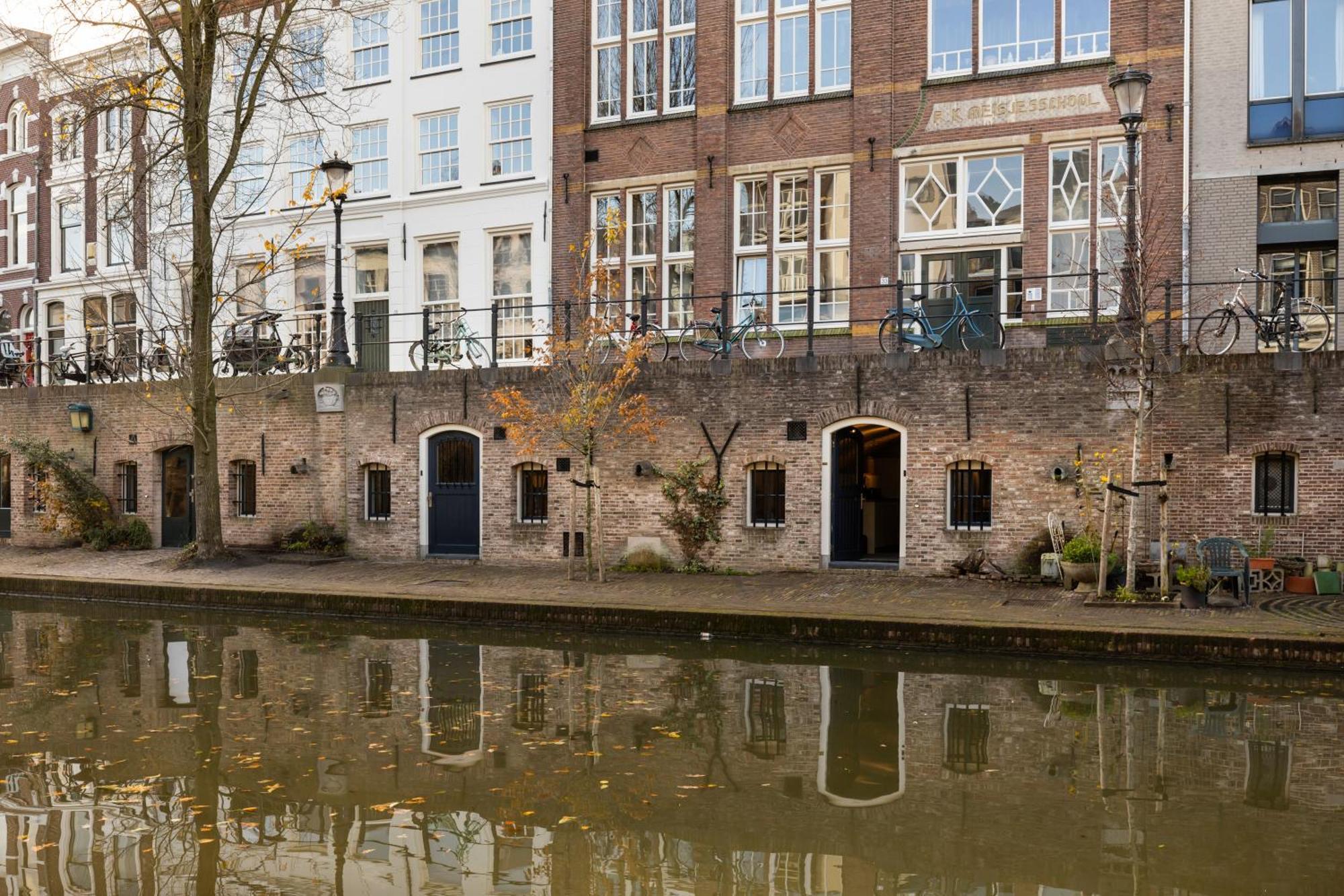 Ferienhaus 4p Unique Canal A Location In Utrecht